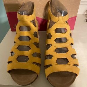 *NEW* Dansko Wedge Sandals Sz40 (US 9.5)